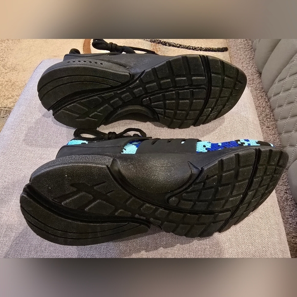 Black and Blue Kids Size 6 - Picture 3 of 6